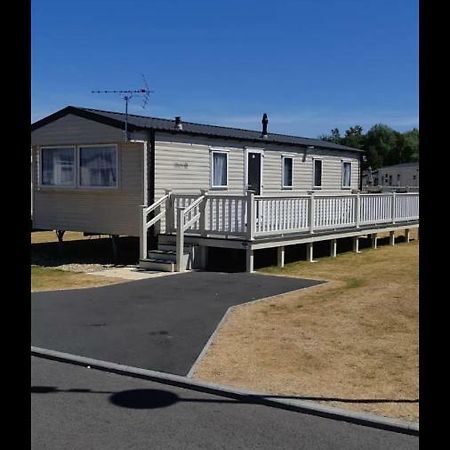 P&D'S Pearl Caravan At Tattershall Lakes Country Park Hotel Exterior photo