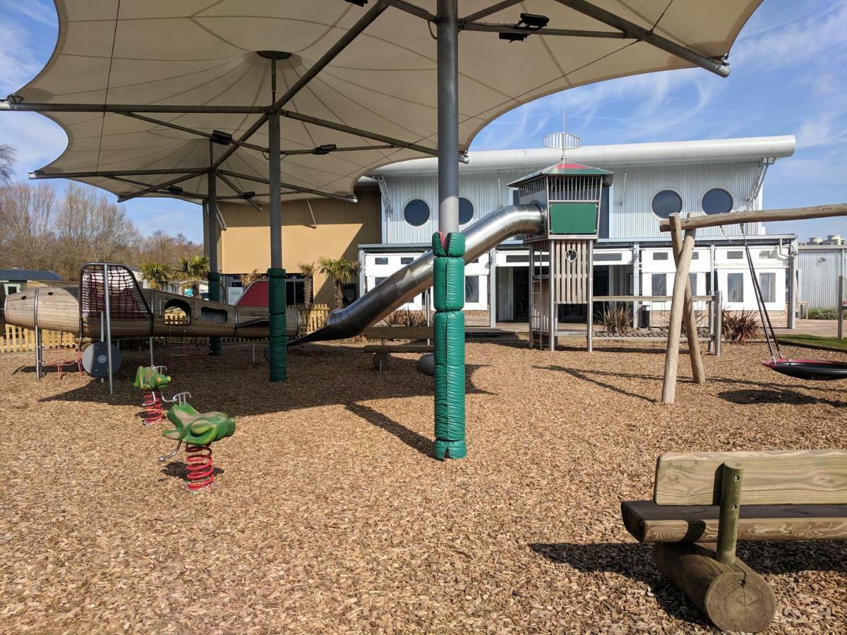 P&D'S Pearl Caravan At Tattershall Lakes Country Park Hotel Exterior photo