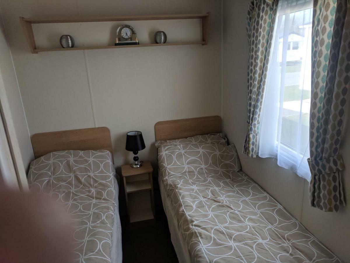 P&D'S Pearl Caravan At Tattershall Lakes Country Park Hotel Exterior photo