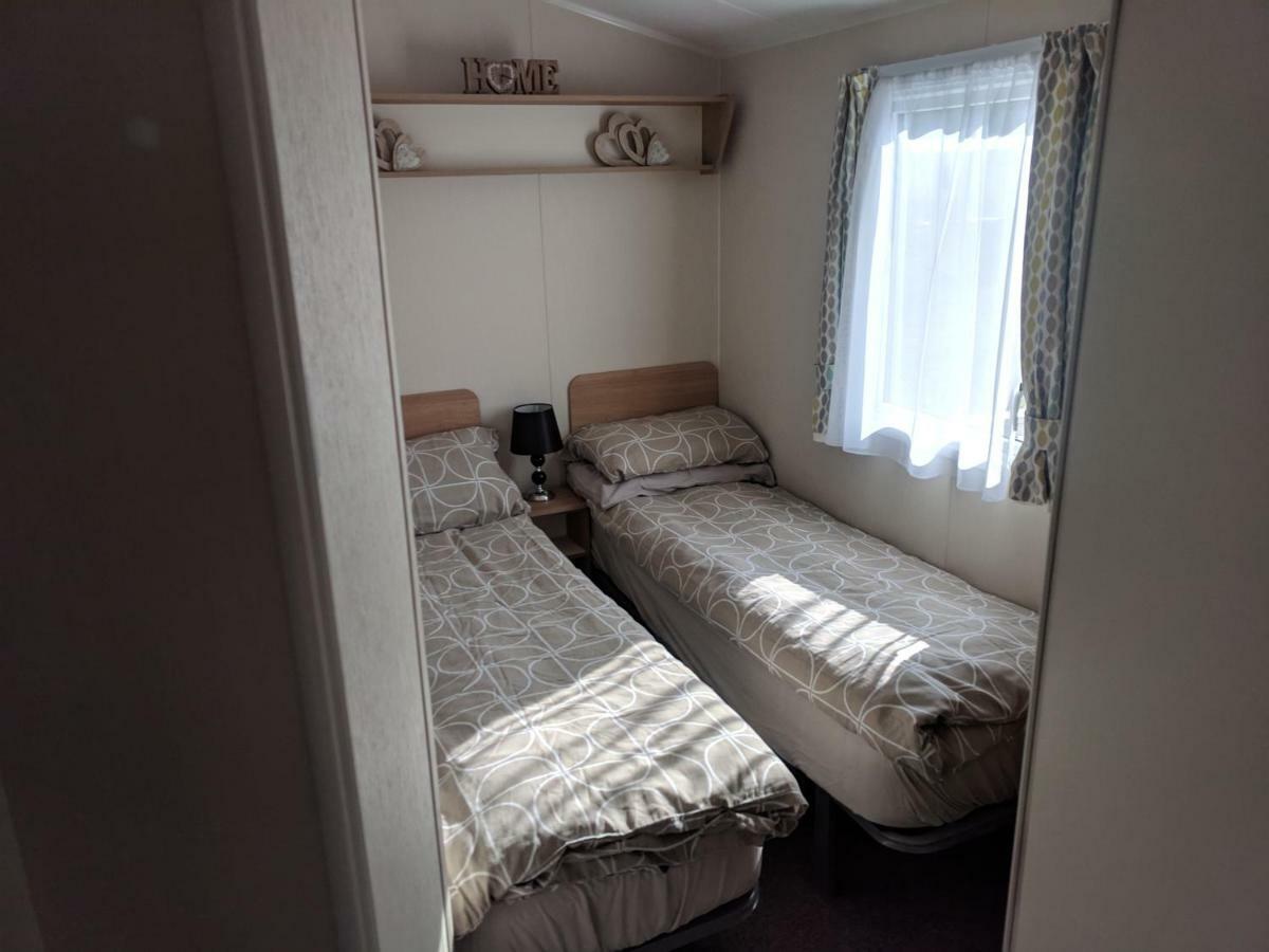 P&D'S Pearl Caravan At Tattershall Lakes Country Park Hotel Exterior photo