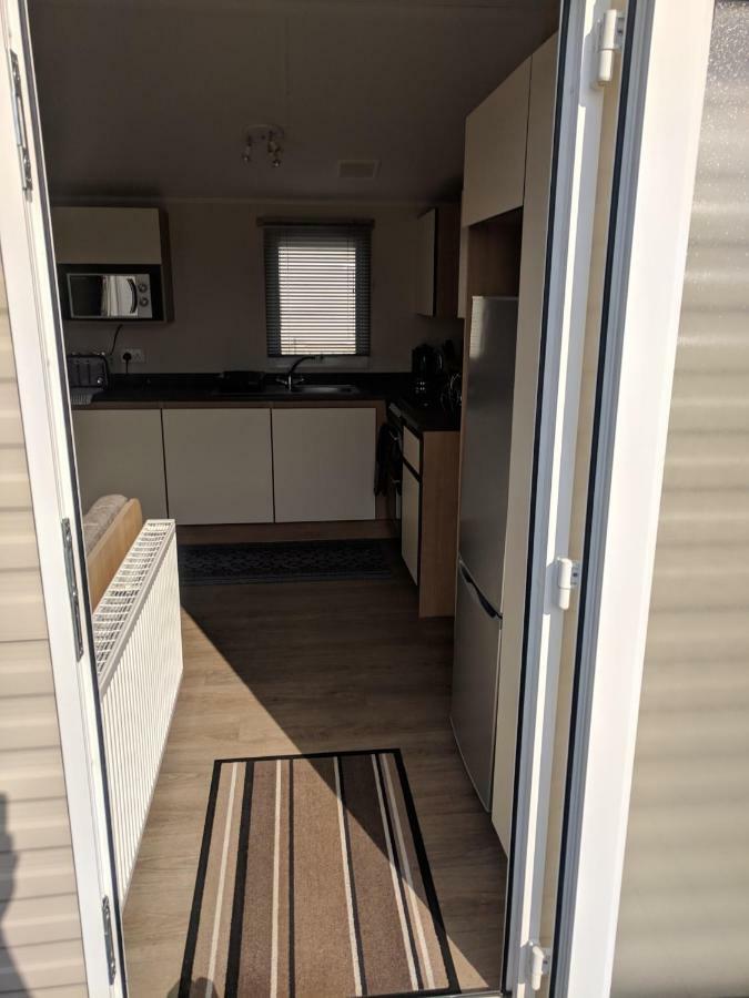 P&D'S Pearl Caravan At Tattershall Lakes Country Park Hotel Exterior photo